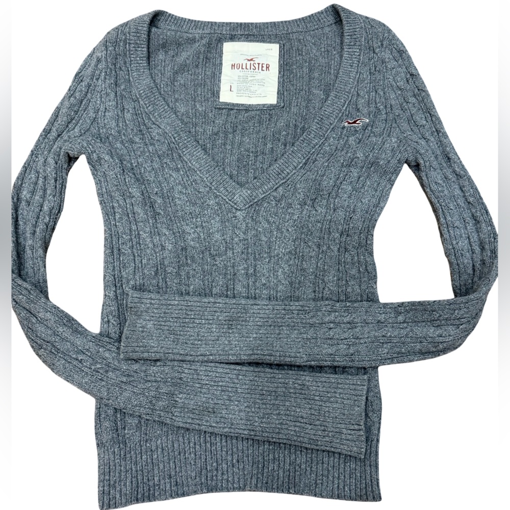 ✨ Y2K Hollister Gray Cable Knit Deep V-Neck Sweater Women’s Size L Fitted